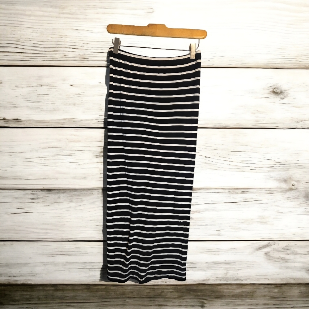 Trendy Chic- Black and‎ White Striped Women's Maxi Skirt- Size Large